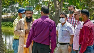 Central Bureau of Investigation (CBI) officers take an alleged eye witness Mihilal Sheikh (L) to the temporary camp office of the CBI at Rampurhat for interrogation in the Bogtui village violence case, in Birbhum district. (PTI PHOTO.)