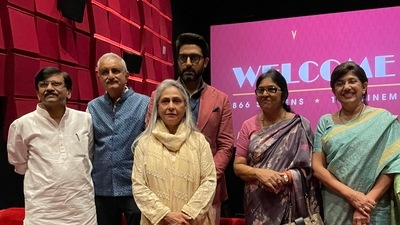 Jaya Bachchan held a special screening of her son Abhishek Bachchan's film Dasvi. Jaya Bachchan held a special screening of her son Abhishek Bachchan's film Dasvi.