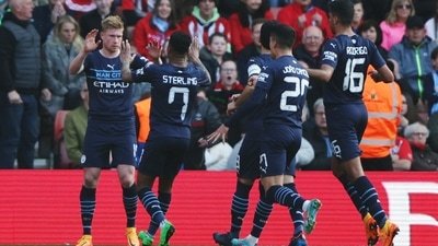 &nbsp;Manchester City's Kevin De Bruyne celebrates with teammates (REUTERS)