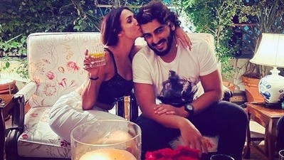 Malaika Arora with Arjun Kapoor in a loved-up photo. (Instagram) Malaika Arora with Arjun Kapoor in a loved-up photo. (Instagram)