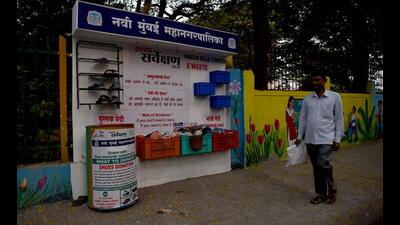 Navi Mumbai Municipal Corporation has developed 35 stands between Belapur and Digha to collect personal belongings that the residents no longer use and donate them to the needy. (BACHCHAN KUMAR/HT PHOTO)