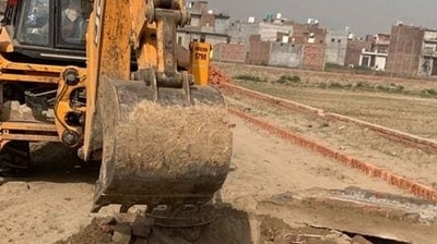 Illegal farmhouses in Noida demolished. (HT PHOTO)
