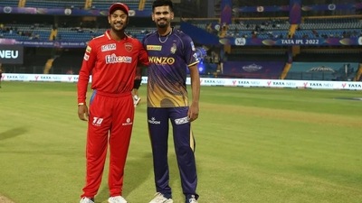 Mayank Agarwal and Shreyas Iyer before the start of the match (iplt20.com) Mayank Agarwal and Shreyas Iyer before the start of the match (iplt20.com)