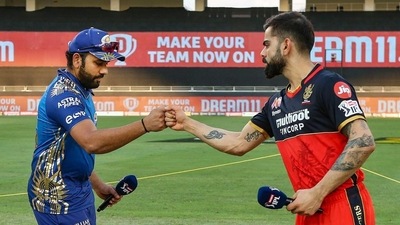 Virat Kohli (R) and Mumbai Indians captain Rohit Sharma (PTI)