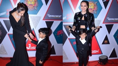Malaika Arora and Sonakshi Sinha met a kid at an event. (Varinder Chawla) Malaika Arora and Sonakshi Sinha met a kid at an event. (Varinder Chawla)