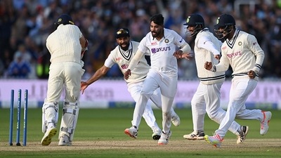 Left to Right: Mohammed Shami, Mohammed Siraj, Cheteshwar Pujara and KL Rahul of India celebrate victory.&nbsp; (Getty)