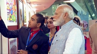 Anurag Ramola explaining his painting about motivating children before exams to PM Modi at Pariksha Pe Charcha session held in Delhi last year. (HT ) Anurag Ramola explaining his painting about motivating children before exams to PM Modi at Pariksha Pe Charcha session held in Delhi last year. (HT )
