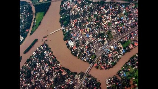 An aeriel view of flooding in Kochi during the 2018 monsoon. While total rainfall received is decreasing, Kerala has been seeing an increase in heavy rainfall events, with a month’s rain sometimes received in a few days. (PTI)