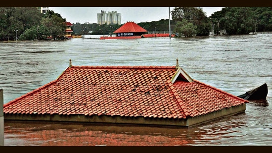 A flooded Kochi neighbourhood in 2013. As the Arabian Sea warms, Kochi finds itself susceptible to cyclones from both coasts. One of the only mitigation plans in the works so far involves the restoration of the city’s canals. (PTI)