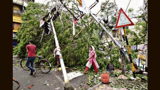 Super-cyclones are set to become more frequent. Amphan, in 2020, affected millions, tossing trees and power lines aside and causing power outages that lasted days. (HT Archives)