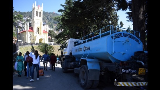 Many hoteliers are being forced to purchase water through tankers at high rates. (Deepak Sansta/HT)