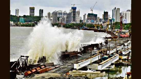 High tides lash the latest reclamations in Mumbai, as work continues on the coastal road. (HT Archives)