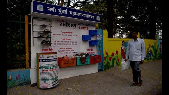 Navi Mumbai Municipal Corporation has developed 35 stands between Belapur and Digha to collect personal belongings that the residents no longer use and donate them to the needy. (BACHCHAN KUMAR/HT PHOTO)