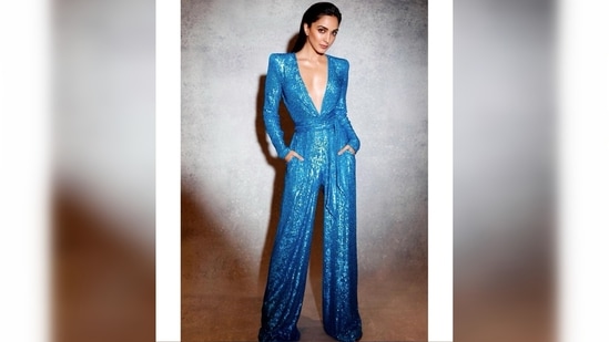 The jumpsuit features a prominent plunging neckline that went down to her torso and a cloth belt around the waist.(Instagram/@kiaraaliaadvani)