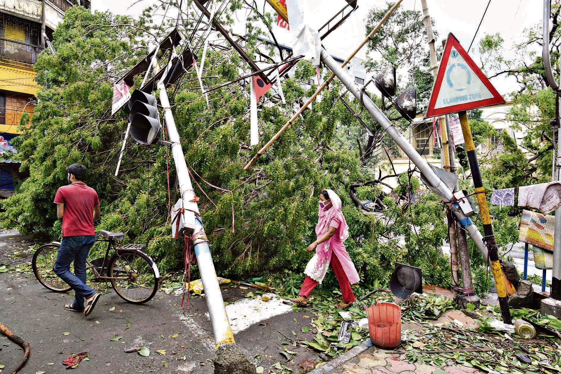 Super-cyclones are set to become more frequent. Amphan, in 2020, affected millions, tossing trees and power lines aside and causing power outages that lasted days. (HT Archives)