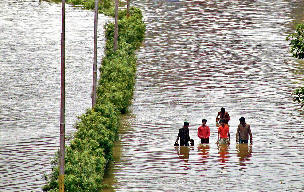 In 2006, a deluge covered 80% of the city for four days. In the years since, Surat has set up an early warning system for downpours and flooding. The city is also borrowing mitigation methods from the Netherlands. (PTI)