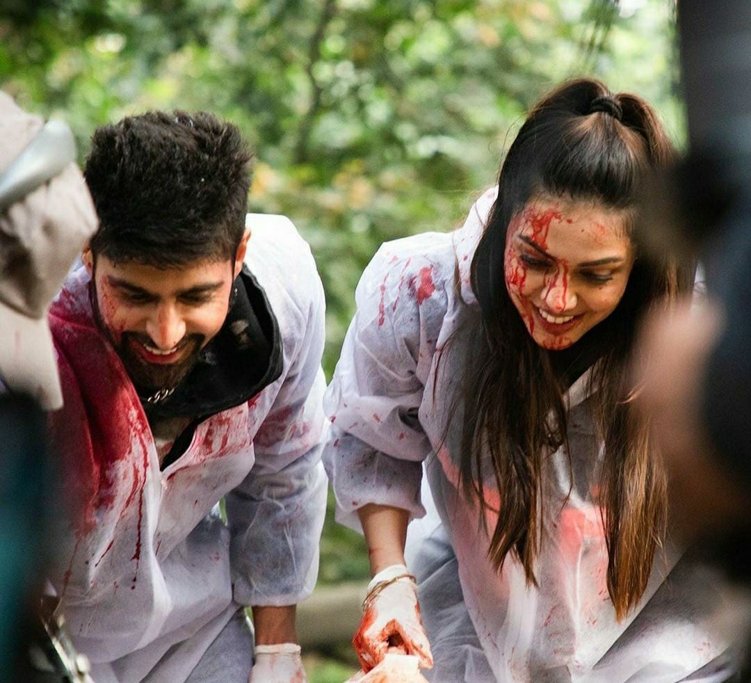 Divya Agarwal with co-star Tanuj Virwani on the sets of Abhay.