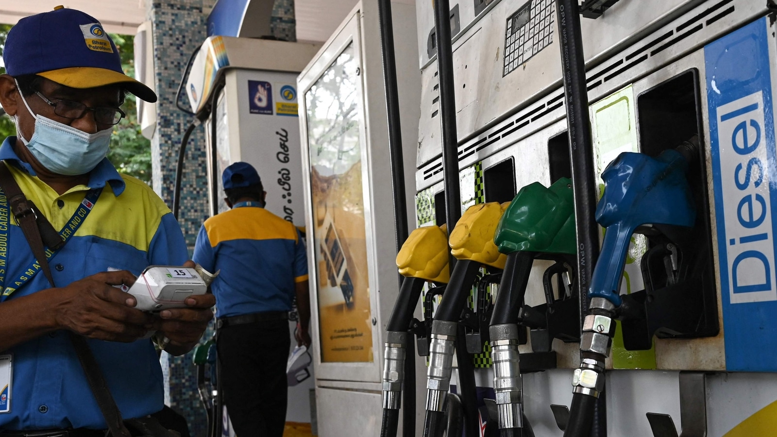 Another Surge In Fuel Prices In India, 10th Hike In 12 Days | Latest ...