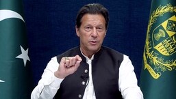 Pakistan Prime Minister Imran Khan addresses nation, in Islamabad on March 31, 2022.&nbsp;