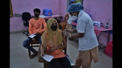Teenage beneficiaries get inoculated against Covid-19 at a Vaccination Centre. (HT PHOTO) Teenage beneficiaries get inoculated against Covid-19 at a Vaccination Centre. (HT PHOTO)