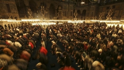 Muslim worshippers perform a night prayer called 'tarawih' during the eve of the first day of the Muslim holy fasting month of Ramadan in Turkey at Hagia Sophia mosque in Istanbul, Turkey, Friday.&nbsp; ((AP Photo/Emrah Gurel))