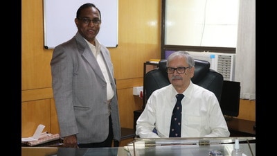 MNNIT director Prof RS Verma (seated) taking charge from Prof P Nagabhushan at IIIT-A on Saturday. (HT Photo) MNNIT director Prof RS Verma (seated) taking charge from Prof P Nagabhushan at IIIT-A on Saturday. (HT Photo)