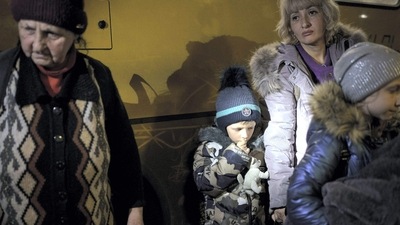 Internally displaced people from Mariupol and nearby towns arrive in Zaporizhzhia, Ukraine, Friday, April 1, 2022. (File image) (AP) Internally displaced people from Mariupol and nearby towns arrive in Zaporizhzhia, Ukraine, Friday, April 1, 2022. (File image) (AP)