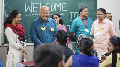 Deputy chief minister Manish Sisodia attends a parent-teacher meeting at a government school in south Delhi on Saturday. (HT) Deputy chief minister Manish Sisodia attends a parent-teacher meeting at a government school in south Delhi on Saturday. (HT)