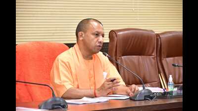 Chief minister Yogi Adityanath reviewing development works and law and order in Varanasi (sourced)