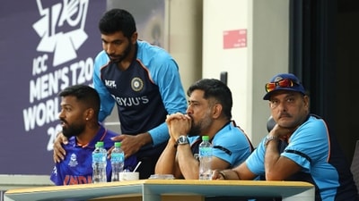 Ravi Shastri with MS Dhoni, Jasprit Bumrah and Hardik Pandya (Getty Images)