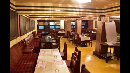 A restaurant in Civil Lines area of Prayagraj wears a deserted look on Saturday. (HT photo)