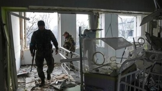 Ukrainian servicemen work inside a maternity hospital damaged by shelling in Mariupol.&nbsp;(AP file photo)