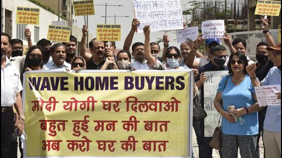 Wave Group Homebuyers Stage Protest Over Delay In Delivery Of Flats In Noida Hindustan Times