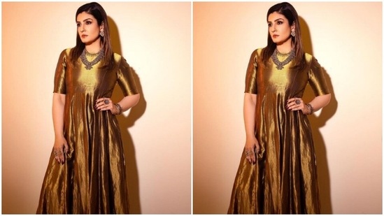 Assisted by makeup artist Shura Bhavin, Raveena decked up in maroon eyeshadow, black eyeliner, mascara-laden eyelashes, black kohl, drawn eyebrows, contoured cheeks and a shade of maroon lipstick.(Instagram/@officialraveenatandon)