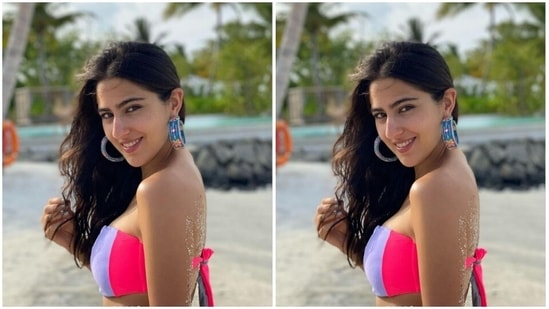 Sara’s bikini came with knot details at the back. In beach wavy curls and a no makeup look, Sara smiled with all her heart for the camera.(Instagram/@saraalikhan95)