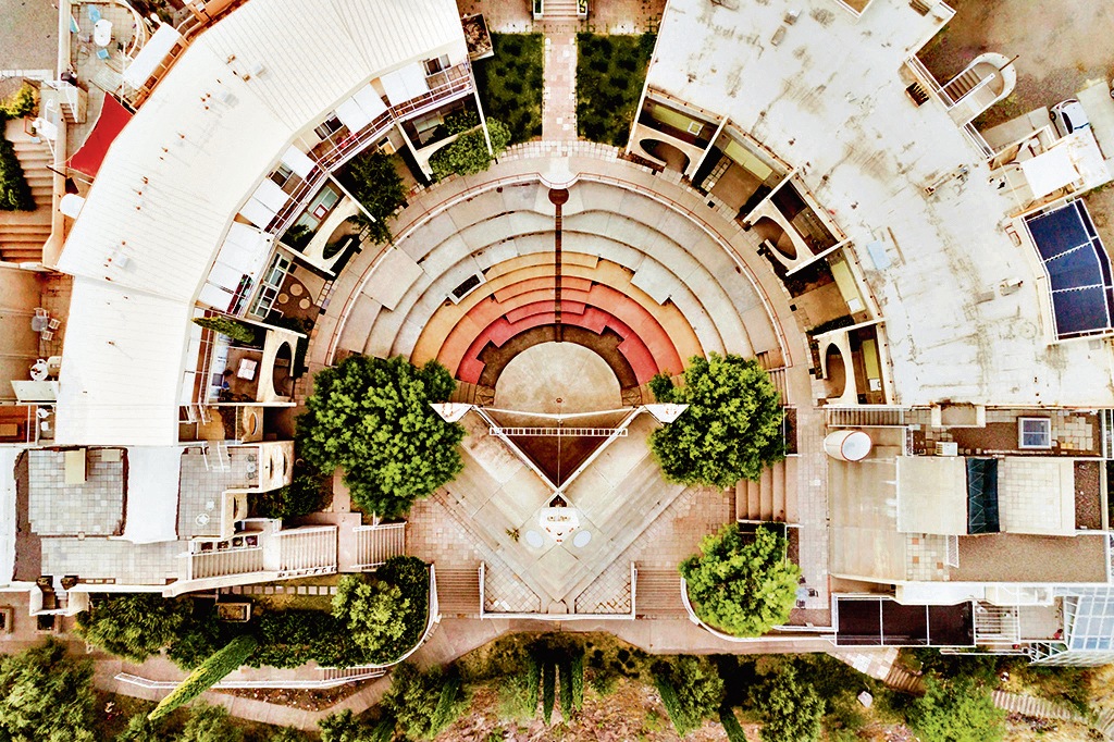 A cluster of homes in Arcosanti, a largely abandoned US town. (Wikimedia Commons)
