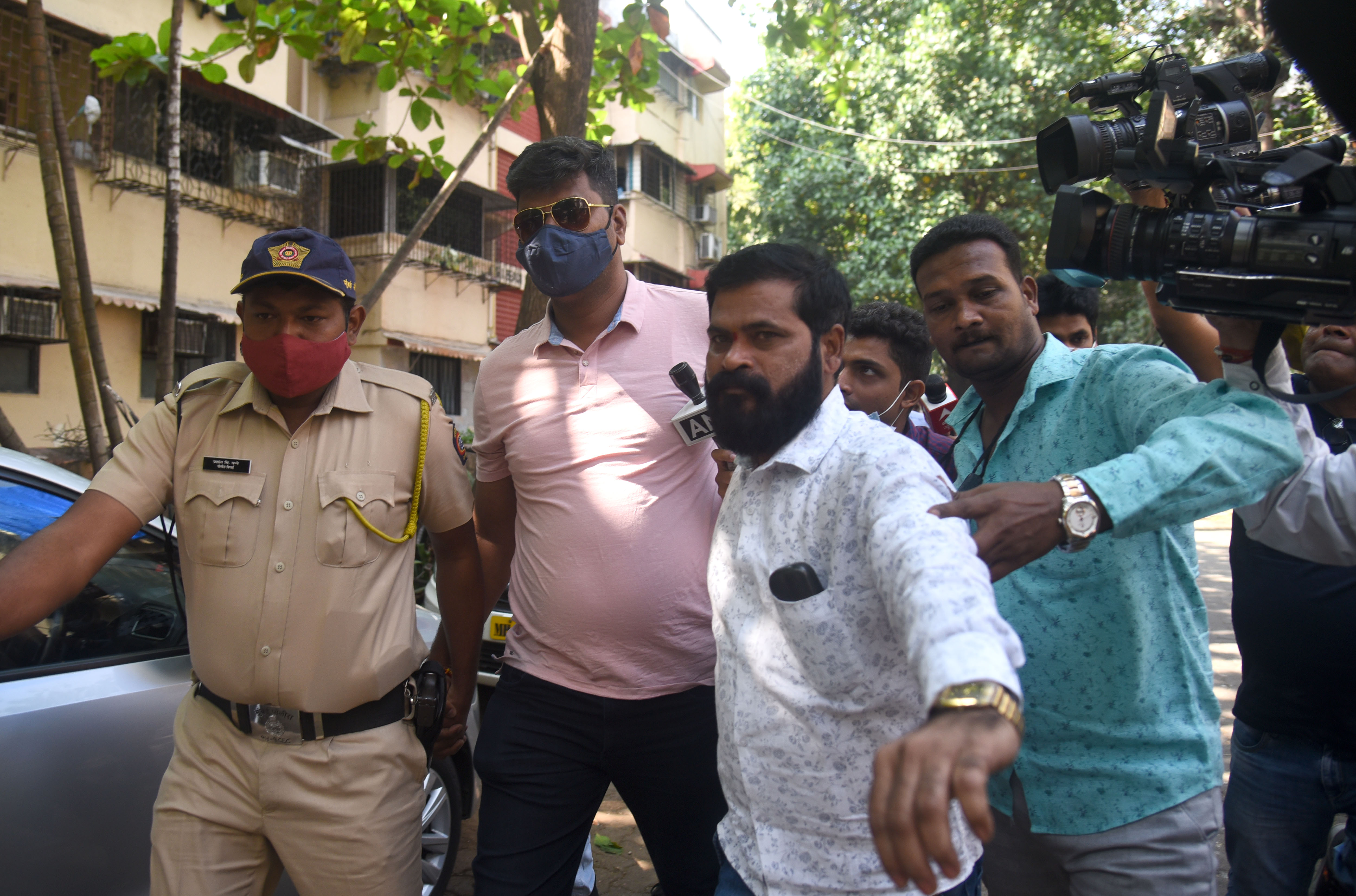 File photo of NCB's independent witness Prabhakar Sail and his advocate Tushar Kandhare in Mumbai, (HT Print)