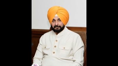 Navjot Sidhu meets Congress leaders Soni, Aujla in Amritsar (HT File)