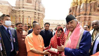 Nepal Prime Minister Sher Bahadur Deuba being felicitated by Uttar Pradesh chief minister Yogi Adityanath, at Kashi Vishwanath temple, in Varanasi on Sunday. (ANI ) Nepal Prime Minister Sher Bahadur Deuba being felicitated by Uttar Pradesh chief minister Yogi Adityanath, at Kashi Vishwanath temple, in Varanasi on Sunday. (ANI )