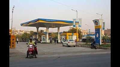 The price of diesel in the city now stands at ₹100.60 per litre, a rise of 83 paise, compared to previous rate on April 2, according to notification by fuel retailers. (HT FILE PHOTO) The price of diesel in the city now stands at ₹100.60 per litre, a rise of 83 paise, compared to previous rate on April 2, according to notification by fuel retailers. (HT FILE PHOTO)