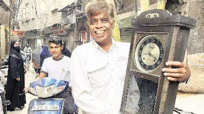 Muhammed Afazal with his pendulum wall click.