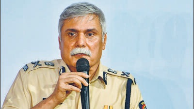 A senior police officer said that most of the additional FIRs were regarding mobile phone thefts, thefts of other articles and rash and negligent wrong-side driving (HT PHOTO) A senior police officer said that most of the additional FIRs were regarding mobile phone thefts, thefts of other articles and rash and negligent wrong-side driving (HT PHOTO)