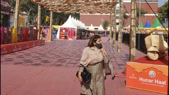 The 39th Hunar Haat crafts festival, being held at the Parade Ground, Sector 17, Chandigarh came to a close on April 3. (HT File)