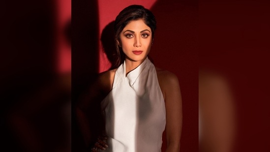 Shilpa Shetty chooses this bold yet chic outfit from the international clothing line Studio Amelia.(Instagram/@tanghavri)