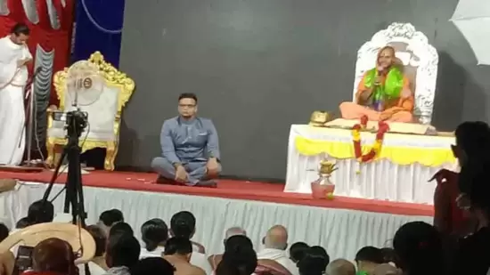 Viral photo of Yaduveer Krishna sitting on the stage's floor. Source (www. twitter.com)