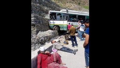 Injured passengers after their bus rammed into a retaining wall at Pandoh near Mandi on Monday. (HT Photo)