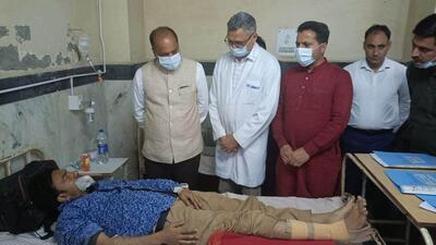 Himachal Pradesh chief minister Jai Ram Thakur meets an injured passenger at the Zonal Hospital in Mandi on Monday. The driver of the HRTC bus was killed and 39 passengers were injured in the mishap. (Birbal Sharma /HT) Himachal Pradesh chief minister Jai Ram Thakur meets an injured passenger at the Zonal Hospital in Mandi on Monday. The driver of the HRTC bus was killed and 39 passengers were injured in the mishap. (Birbal Sharma /HT)