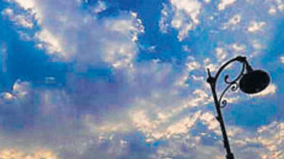 As per the India Meteorological Department (IMD), a heat wave situation is when day temperatures exceed 40 degrees Celsius or they are over 4.5 to 6.4 degrees Celsius warmer than normal during summer. (REPRESENTATIVE PHOTO) As per the India Meteorological Department (IMD), a heat wave situation is when day temperatures exceed 40 degrees Celsius or they are over 4.5 to 6.4 degrees Celsius warmer than normal during summer. (REPRESENTATIVE PHOTO)