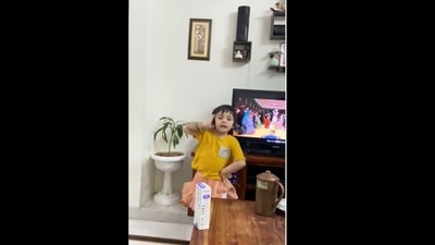 The little girl's dance to Sara Ali Khan's song Chaka Chak from Atrangi Re is too good to miss. (avyannakeneisha/Instagram ) The little girl's dance to Sara Ali Khan's song Chaka Chak from Atrangi Re is too good to miss. (avyannakeneisha/Instagram )