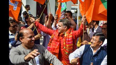 The Delimitation Commission has been tasked to redraw the boundaries of assembly and parliamentary constituencies in Jammu and Kashmir. The Panel on Monday met various delegations in Jammu before leaving for Srinagar. A BJP delegation led by state party president Ravinder Raina met the panel to discuss the people’s issues with it. (PTI File Photo) The Delimitation Commission has been tasked to redraw the boundaries of assembly and parliamentary constituencies in Jammu and Kashmir. The Panel on Monday met various delegations in Jammu before leaving for Srinagar. A BJP delegation led by state party president Ravinder Raina met the panel to discuss the people’s issues with it. (PTI File Photo)